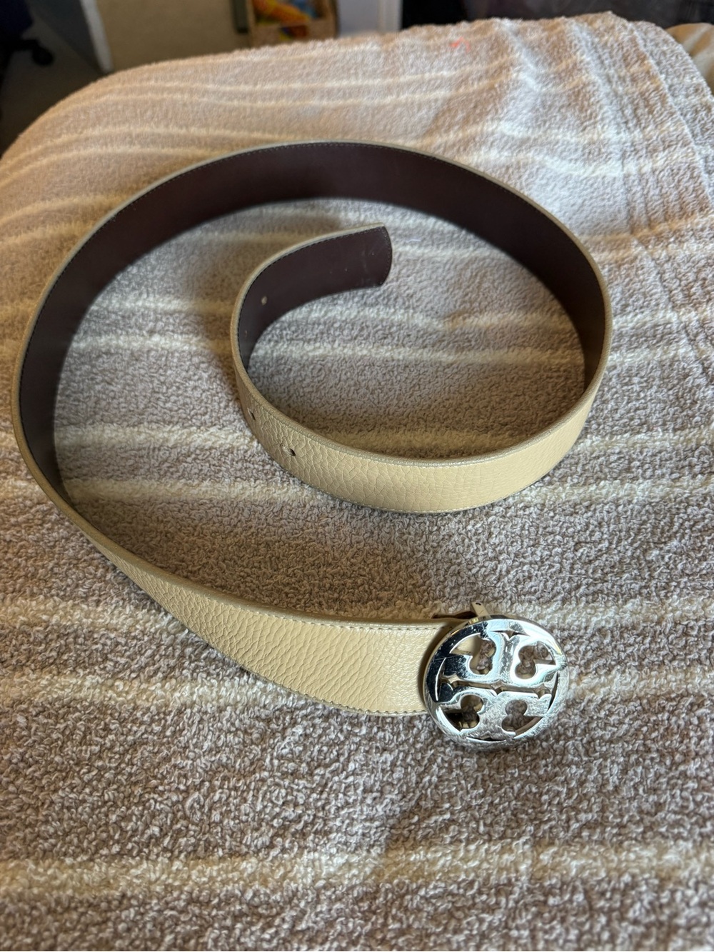 Tory Burch Beige Leather Logo Buckle Belt - Picture 2 of 7
